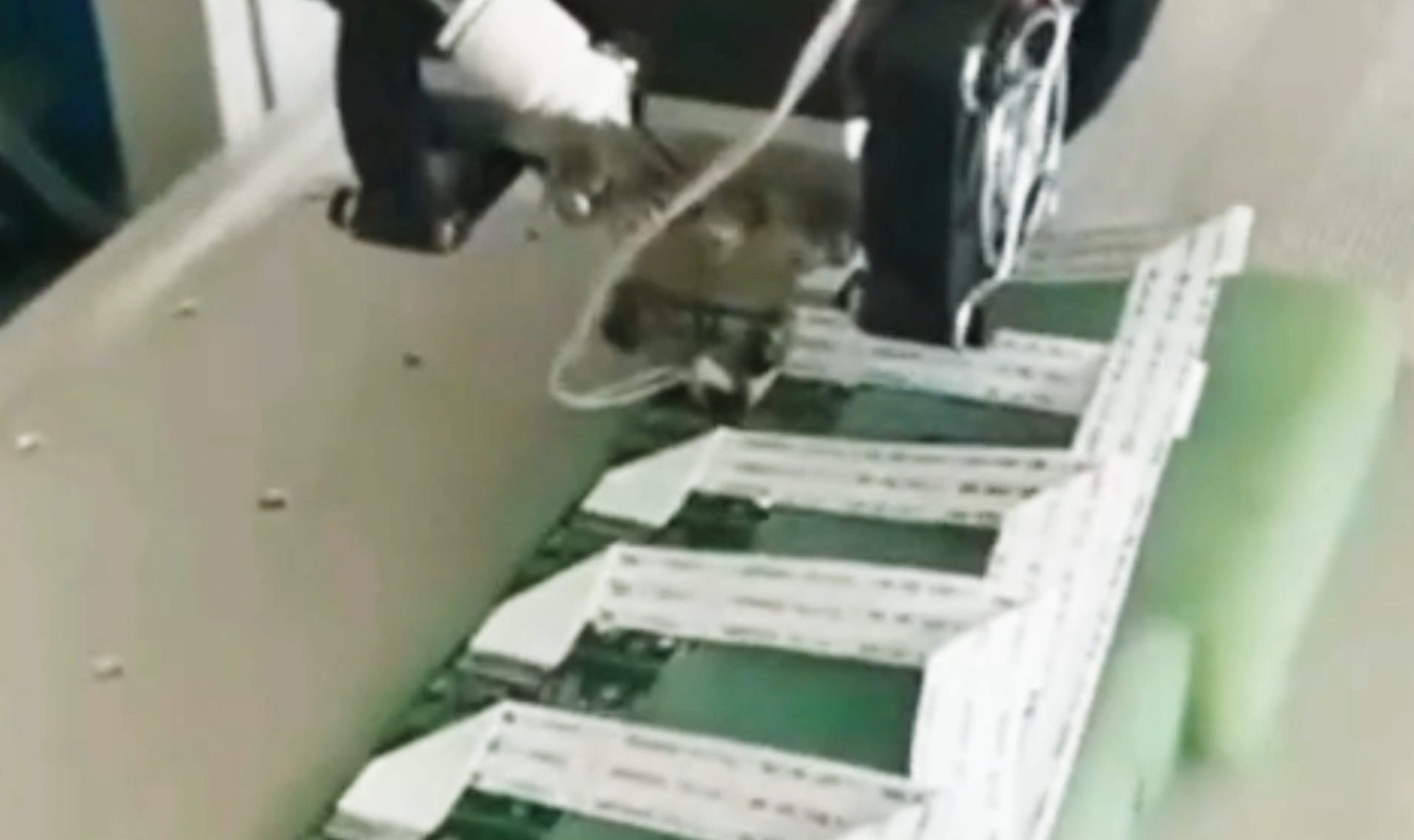 FPCB电路板自动焊接机焊接视频